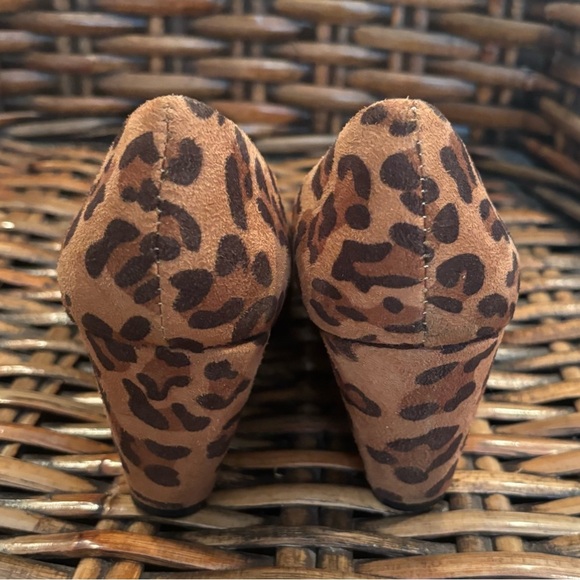 Chinese Laundry Round Toe Leopard
Wedges Heels Women Size 7.5 - Picture 8 of 11